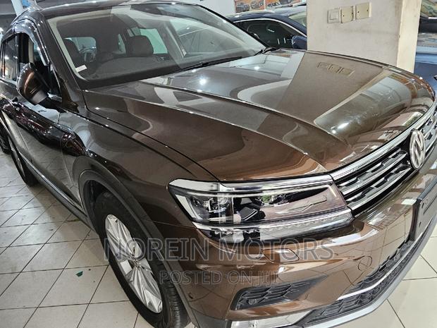 2017 Tiguan Brown - Volkswagen's Compact SUV with Elegant Brown Hue