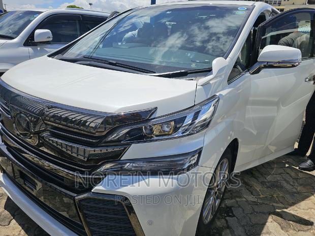 Off-White 2017 Toyota Vellfire - Luxury Minivan Efficiency