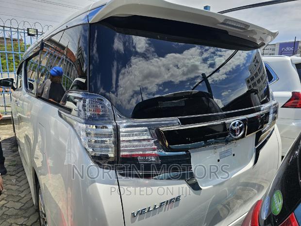 Off-White 2017 Toyota Vellfire - Luxury Minivan Efficiency