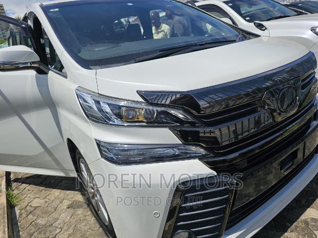 Off-White 2017 Toyota Vellfire - Luxury Minivan Efficiency