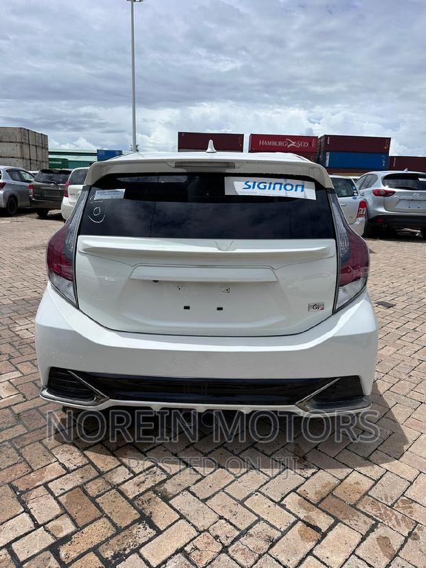 Off-White Toyota Aqua 2017: Two Variants Available