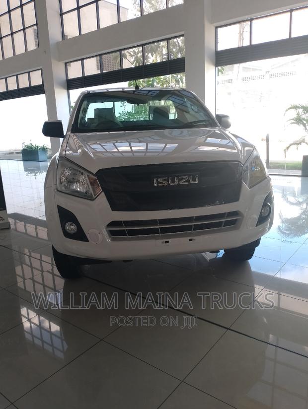 2023 Isuzu D-MAX White: Top-of-the-line Pickup Truck