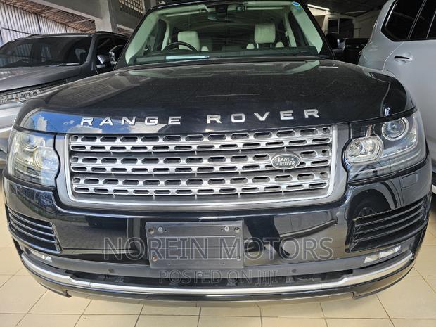Gray 2017 Land Rover Range Rover Vogue - Pre-Owned Premium SUV