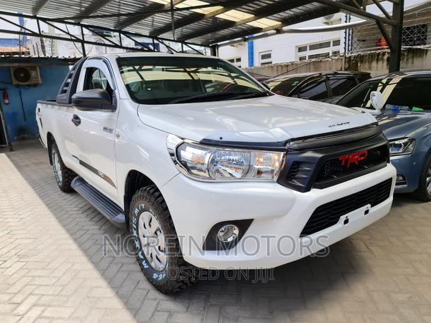 2017 Toyota Hilux White: Ready for Your Journey