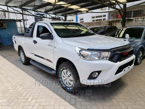 2017 Toyota Hilux White: Ready for Your Journey