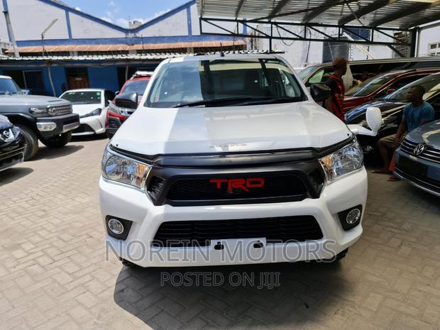 2017 Toyota Hilux White: Ready for Your Journey