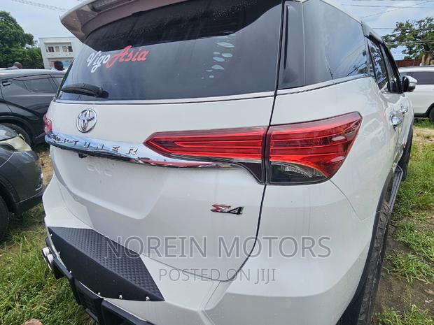 White 2017 Toyota Fortuner - Modern SUV for Your Lifestyle