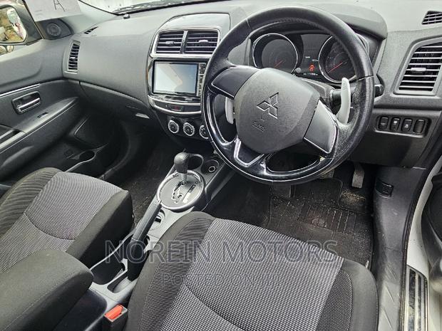 White Mitsubishi RVR 2017: Compact SUV for Adventure Seekers