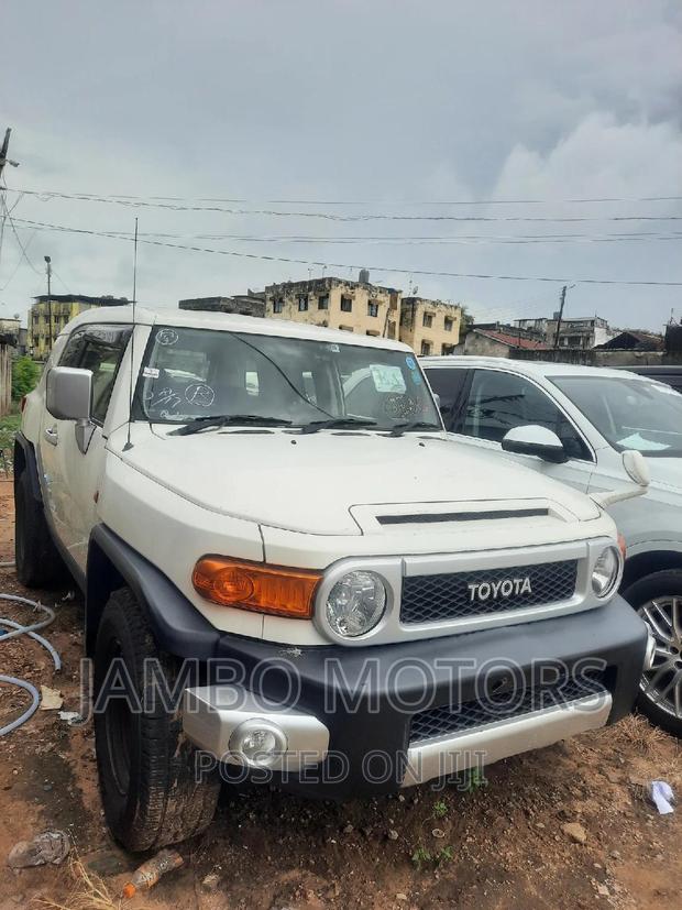 2016 Toyota FJ Cruiser White - Powerful, Stylish, and Adventure