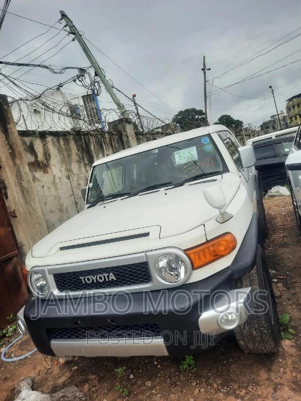 2016 Toyota FJ Cruiser White - Powerful, Stylish, and Adventure