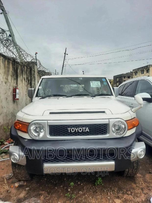 2016 Toyota FJ Cruiser White - Powerful, Stylish, and Adventure