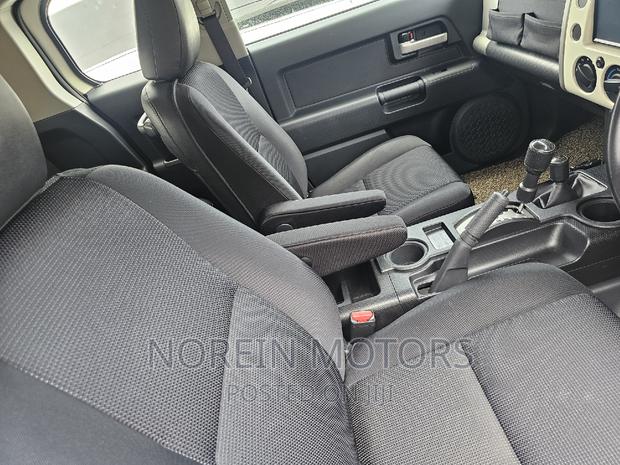 2016 Off-White Toyota FJ Cruiser: 2 Variants to Consider