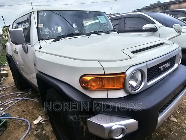 2016 Off-White Toyota FJ Cruiser: 2 Variants to Consider