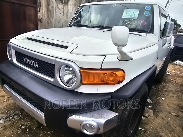 2016 Off-White Toyota FJ Cruiser: 2 Variants to Consider