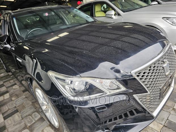 2016 Toyota Crown in Matt Black: Sophistication Personified