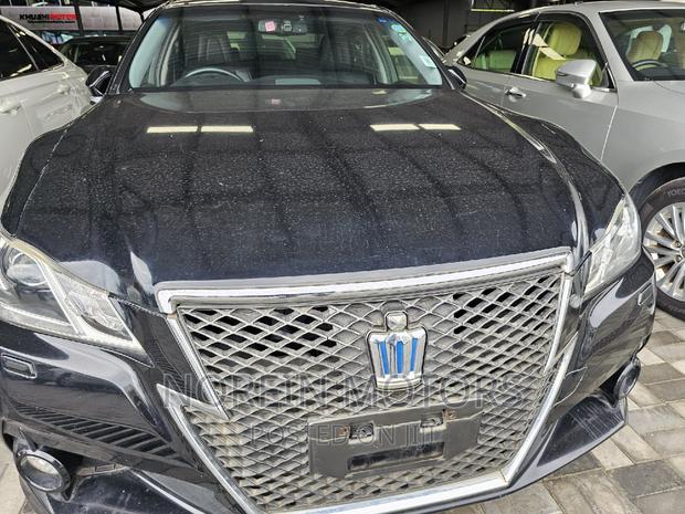 2016 Toyota Crown in Matt Black: Sophistication Personified