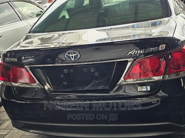 2016 Toyota Crown in Matt Black: Sophistication Personified