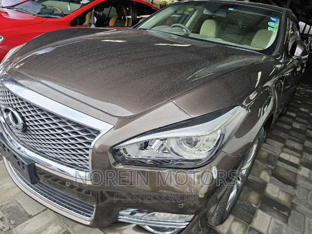 2017 Nissan Fuga Brown Sedan: Stylish & Reliable