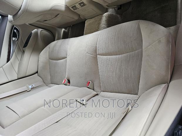 2017 Nissan Fuga Brown Sedan: Stylish & Reliable