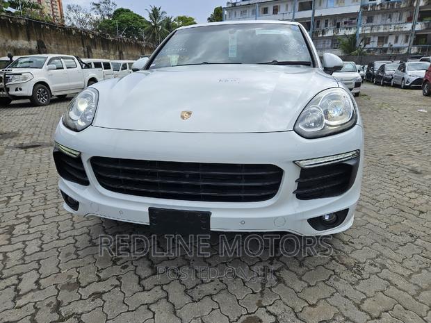 2016 Porsche Cayenne S AWD White - High-Performance SUV with Style