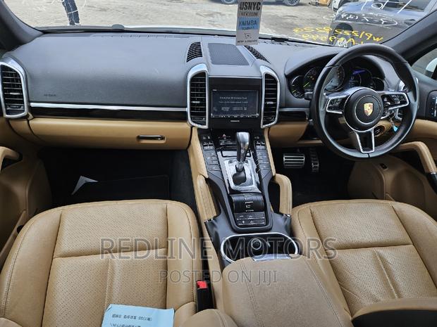 2016 Porsche Cayenne S AWD White - High-Performance SUV with Style