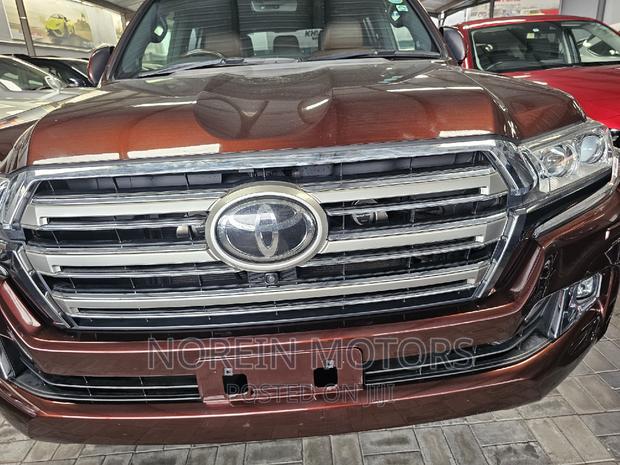 Brown Toyota Land Cruiser 2017: Unmatched Off-Road Adventures