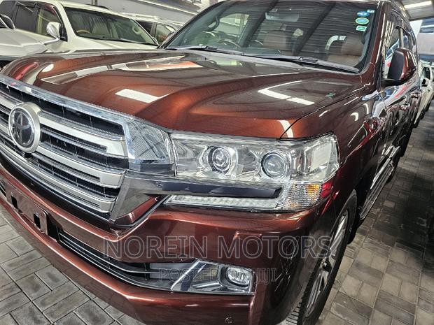 Brown Toyota Land Cruiser 2017: Unmatched Off-Road Adventures