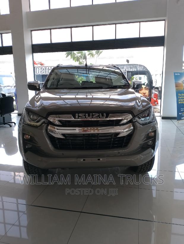 New 2023 Isuzu D-MAX in Gray: Two Exciting Variants to Explore