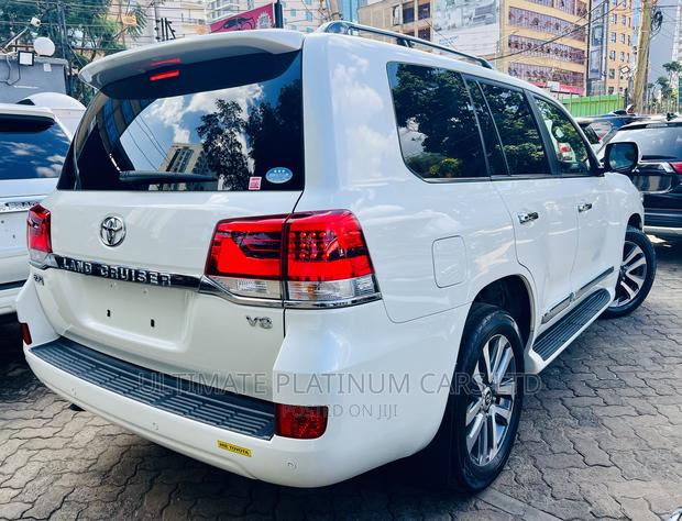 2017 White Toyota Land Cruiser 4.6 V8 ZX - Powerful, Luxurious SUV for Sale