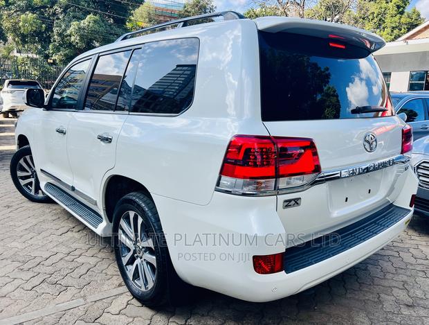 2017 White Toyota Land Cruiser 4.6 V8 ZX - Powerful, Luxurious SUV for Sale