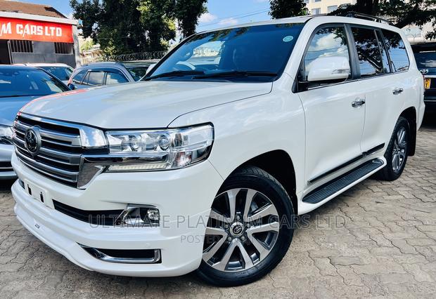 2017 White Toyota Land Cruiser 4.6 V8 ZX - Powerful, Luxurious SUV for Sale