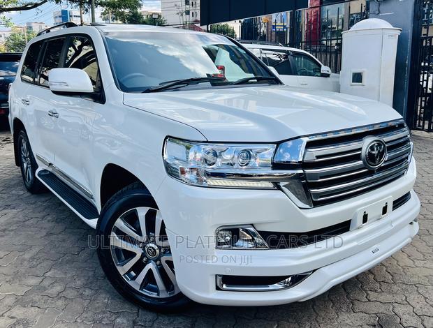 2017 White Toyota Land Cruiser 4.6 V8 ZX - Powerful, Luxurious SUV for Sale