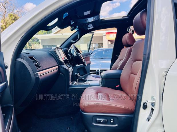 2017 White Toyota Land Cruiser 4.6 V8 ZX - Powerful, Luxurious SUV for Sale