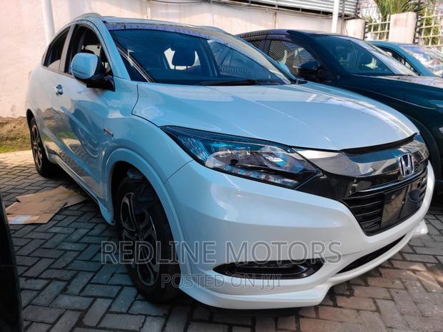 Used 2016 Honda Vezel Pearl: Affordable and Stylish SUV with Pearl Trim