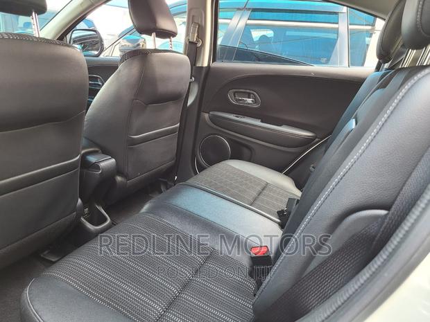 Used 2016 Honda Vezel Pearl: Affordable and Stylish SUV with Pearl Trim
