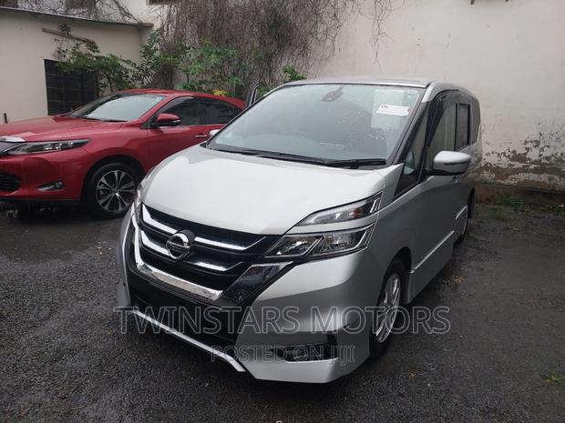 2017 Nissan Serena Silver: Luxury and Functionality