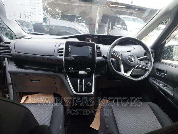 2017 Nissan Serena Silver: Luxury and Functionality