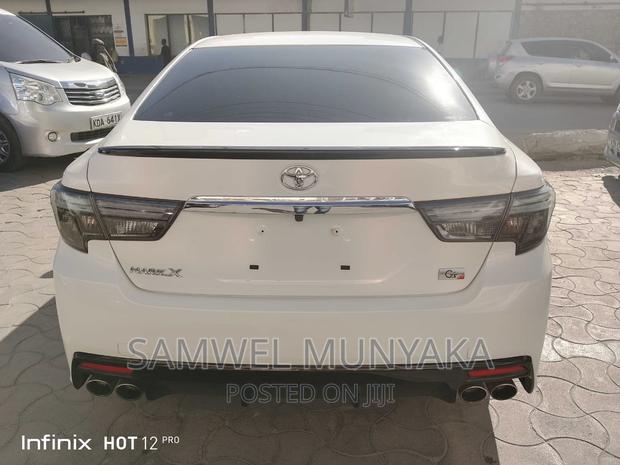 Pre-owned Toyota Mark X 2.5 AWD Beige - Quality and Comfort