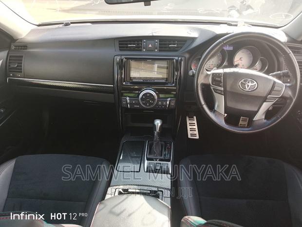 Pre-owned Toyota Mark X 2.5 AWD Beige - Quality and Comfort