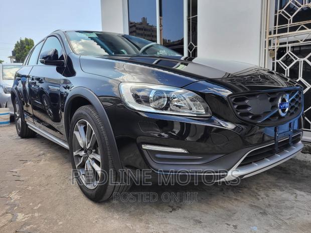 Black Volvo V60 2017 - Stylish and Powerful