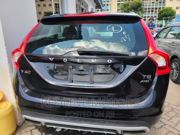 Black Volvo V60 2017 - Stylish and Powerful