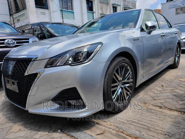 2017 Toyota Crown Silver Edition - Elegant Sedan for Sale
