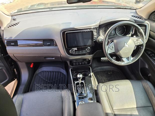 Pre-owned 2017 Mitsubishi Outlander Black - Luxury SUV for Sale