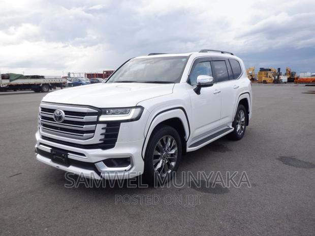2022 Toyota Land Cruiser J300 4.0 Premium Edition