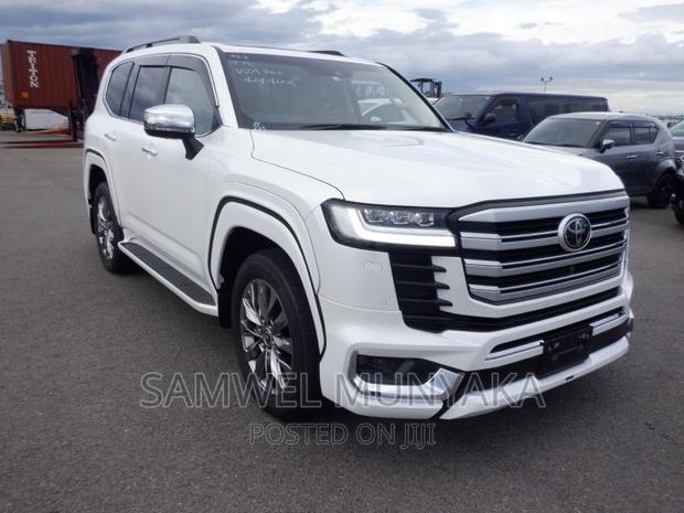 2022 Toyota Land Cruiser J300 4.0 Premium Edition