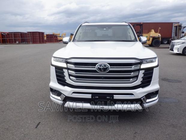 2022 Toyota Land Cruiser J300 4.0 Premium Edition