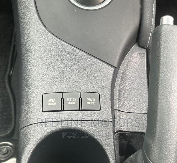 Pre-Owned 2016 Toyota Auris Red Hatchback for Sale