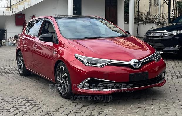 Pre-Owned 2016 Toyota Auris Red Hatchback for Sale