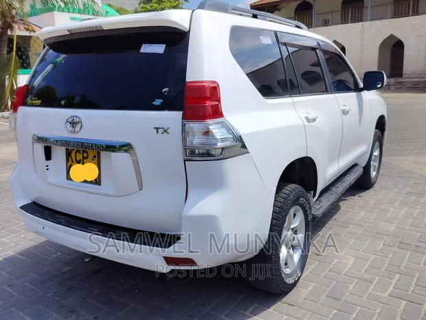 Luxurious 2011 Toyota Prado 2.7 i in Pearl Color