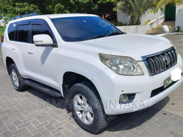 Luxurious 2011 Toyota Prado 2.7 i in Pearl Color